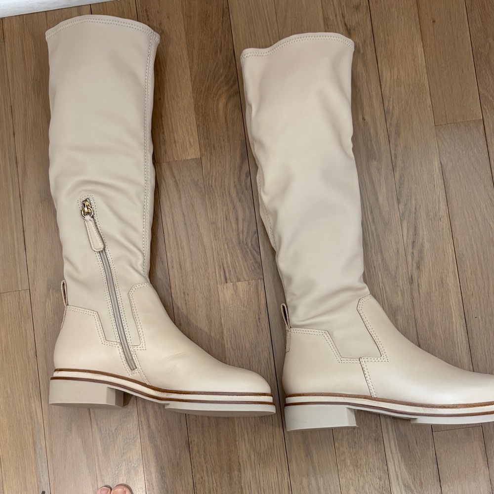 NEW!!!!! Louise et Cie BEAUTIFUL Leather cream color Boots!!!